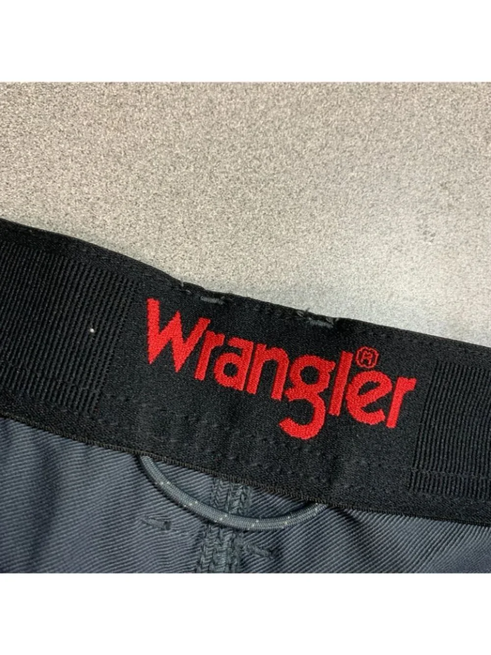 Wrangler Regular Fit Men's Size 38 Gray Cargo Shorts Stretch